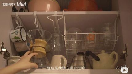 如何將抽屜從底部滑軌上拆下,如果烹飪鍋卡住了該怎么辦?